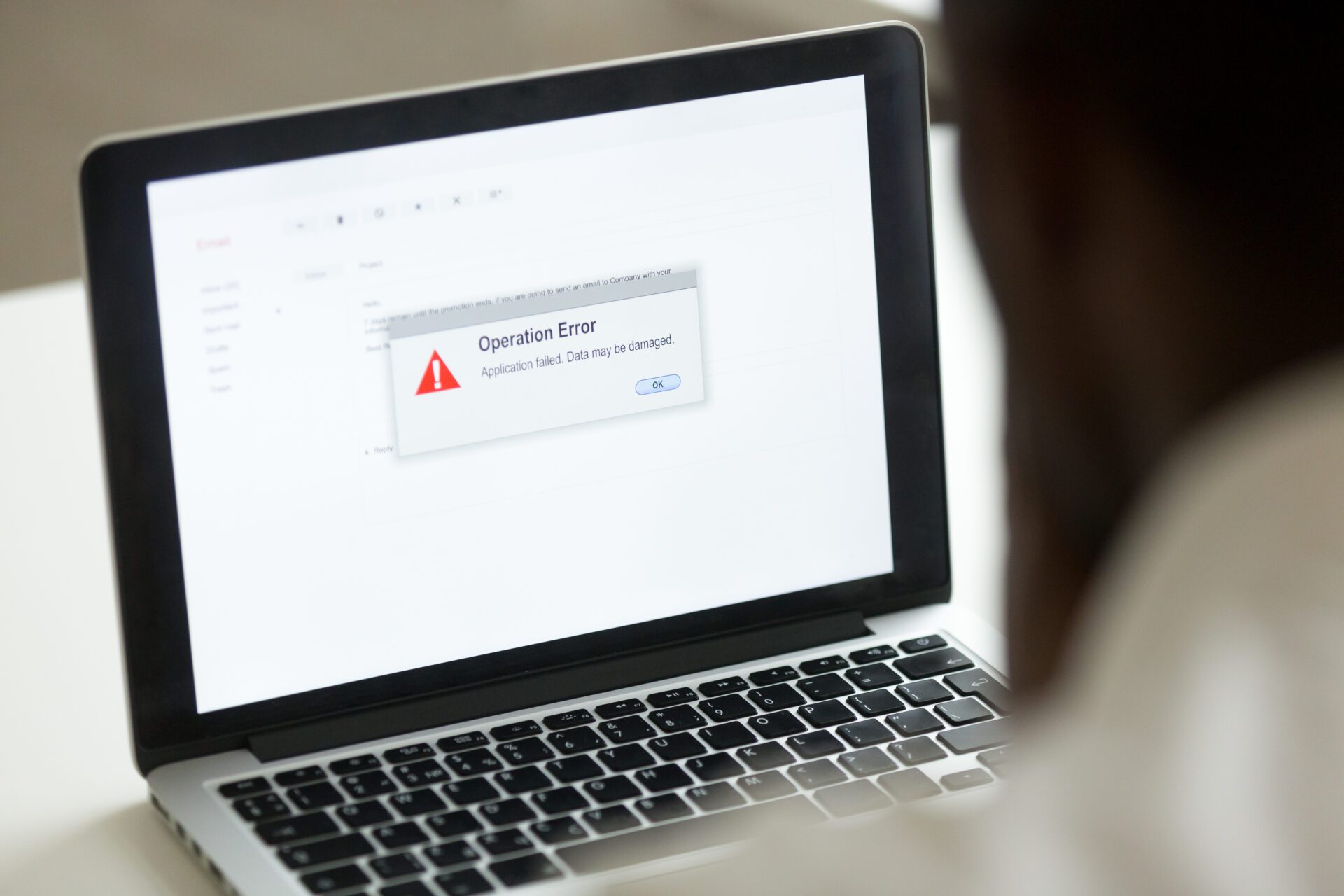 A user encounters an application failure due to data issues, highlighting the need for proactive IT monitoring.